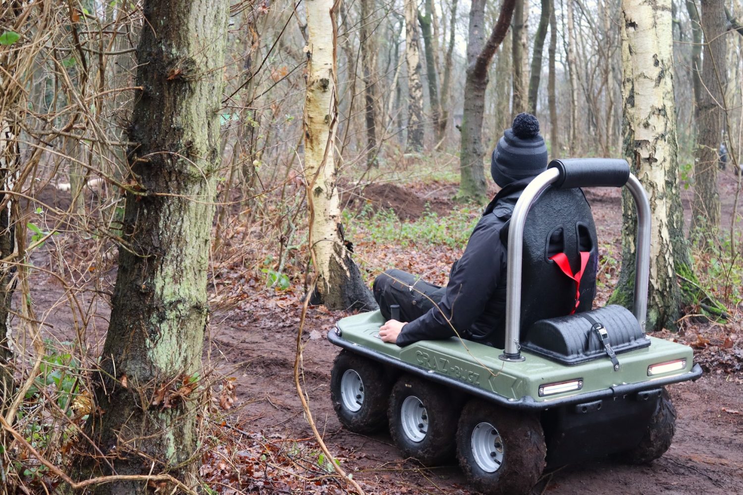 Crazi Bugz, a new activity on an electric buggie in the woods